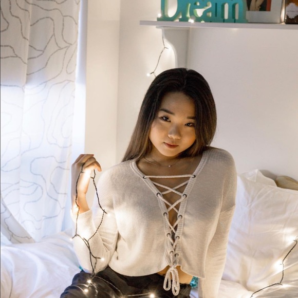 White sweater - Picture 1 of 1